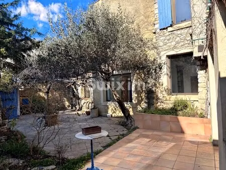 maison de village avec cour intérieure et dépendances