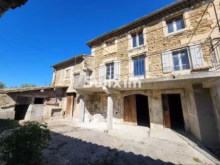 maison de village cour  dépendances et greniers aménageables