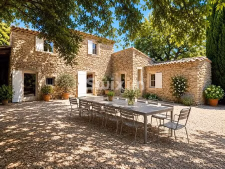 mas en pierre sur grand jardin arboré grignan