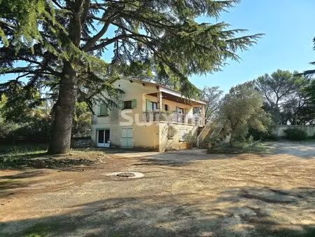 villa 5 chambres avec piscine et vaste dépendance