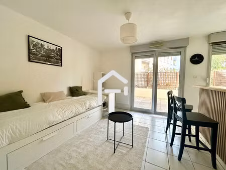 a louer : studio meublé de 20m² avec grande terrasse a toulouse / 31300