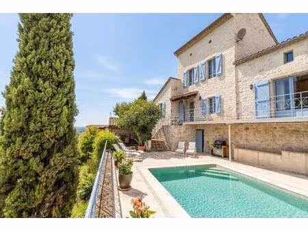 maison de village avec piscine et jardin