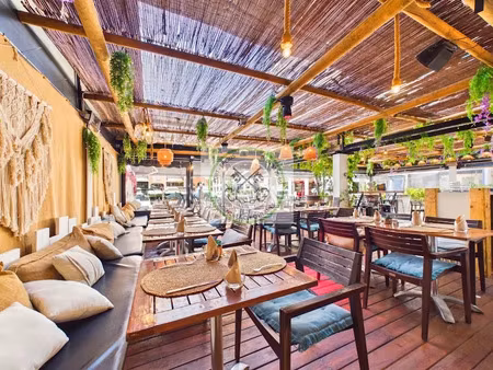 vente locaux professionnels 6 pièces 149.4 m² à frejus (83600)  248 400 €