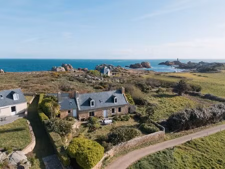 demeure de charme avec vue mer sur l’île de bréhat