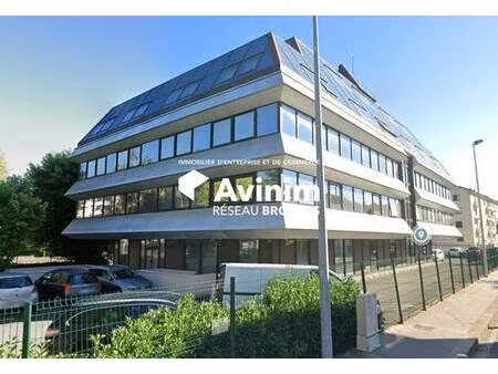 location bureaux 301 m² à 497 m²