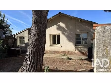 maison à angles (85750)