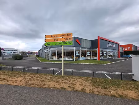 vente locaux professionnels 0 pièces 2300 m² à villefranche-sur-saone (69400)  4 250 000 €