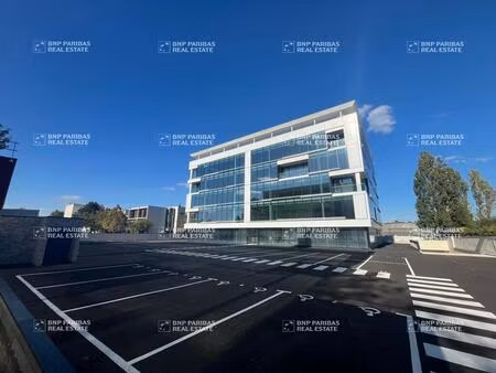 location bureaux 250 m² à 2 750 m²