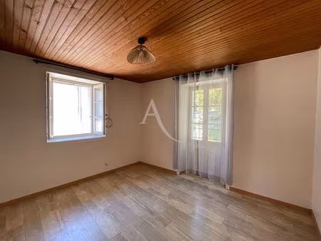 location appartement 1 pièce 23m² fontenay le comte 85200