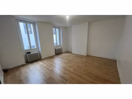 location appartement 3 pièces 98 m² à blaye (33390)