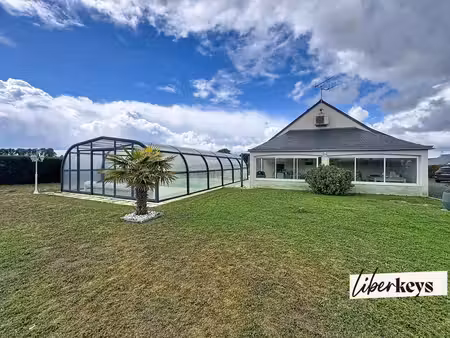maison familiale de plain-pieds avec piscine couverte – neuillé  à 15 min de saumur