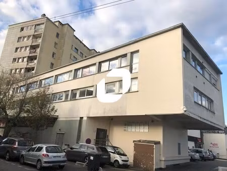 location commerce 2 100 m²