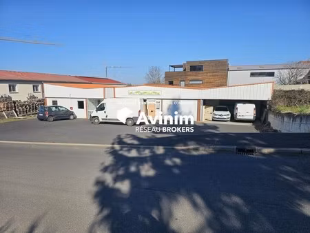 vente commerce mirefleurs 63730 300m²