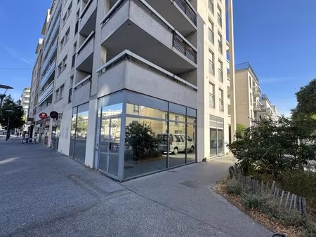 vente commerce lyon 69008 77m²