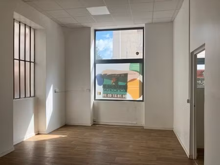location commerce oullins 69600 128m²