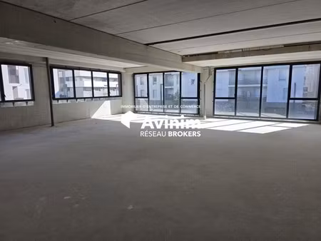 vente bureaux 122 m² à 182 m²