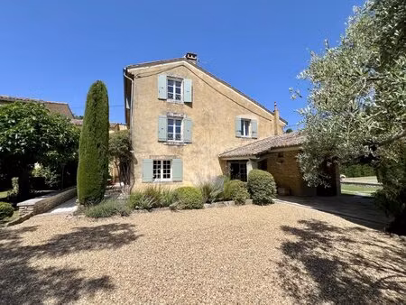 mas du xixe siècle à vendre près de coustellet avec parc et terrasses