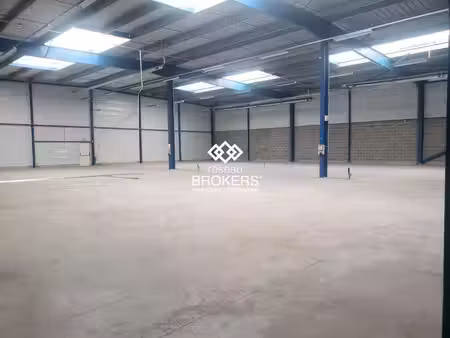 vente entrepôt magny en vexin 95420 1500m²