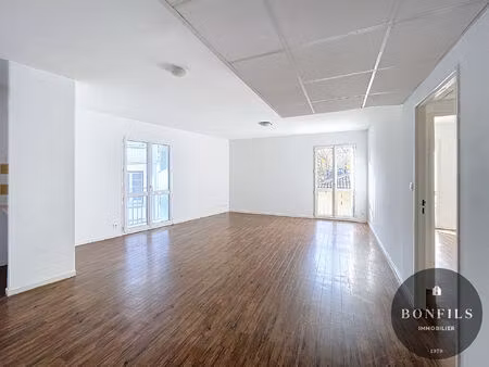 a louer avignon intramuros ( 84000) : t2 - 64m² - lumineux avec 1 place de parking