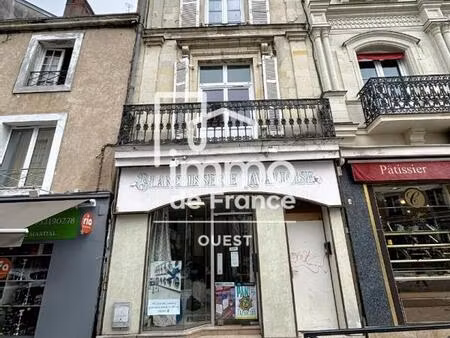 local commercial laval 65 m2