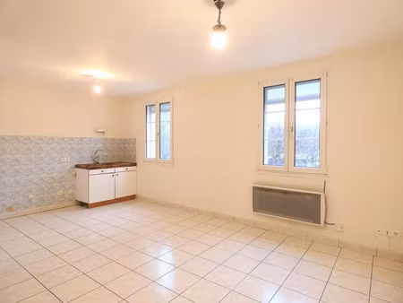 location appartement 1 pièce 41 m² à saint-genis-laval (69230)