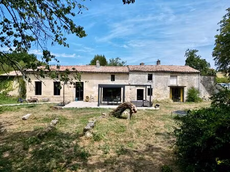 grande maison familiale en pierre
