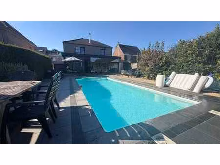 villa 4 façades avec piscine sur un magnifique terrain