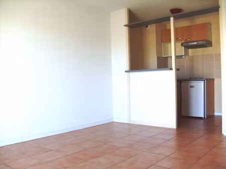 appartement t2 de 37 04 m² dans résidence avec piscine