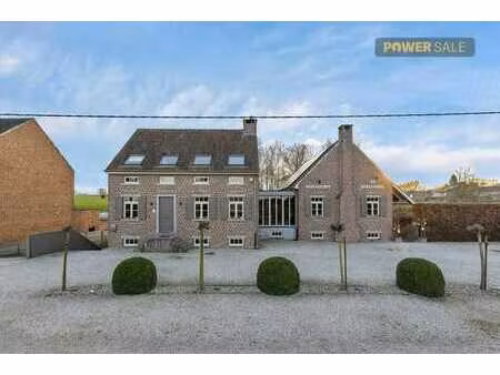 propriété commerciale exclusive et polyvalente avec maison à