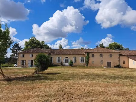 propriété de caractère sur 2.5 hectares