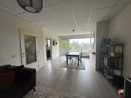 mooi gerenoveerd 2 slaapkamer appartement te achel op een...