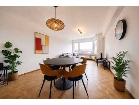 appartement 2 chambres lumineux avec parking.