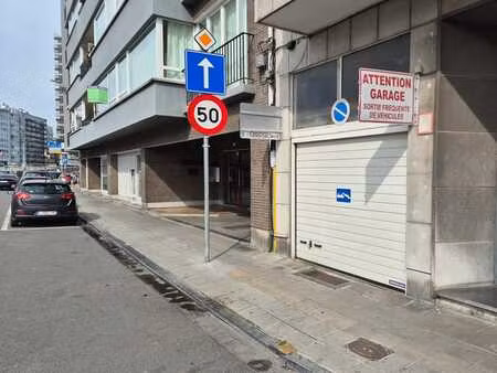 parking à 2 pas de la médiacité - très bon rendement
