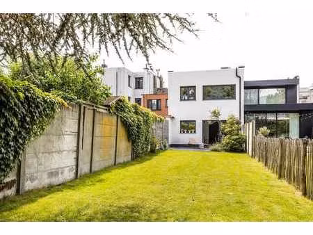 maison familiale spacieuse et luxueuse dans quartier prisé