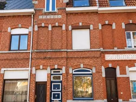 karaktervolle stadswoning met 2 slaapkamers  keuken en ba...