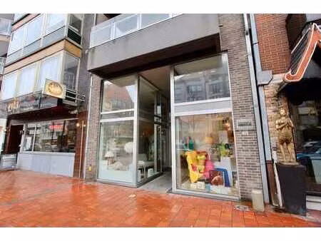 magasin à louer dans un emplacement top sur l'avenue lippen