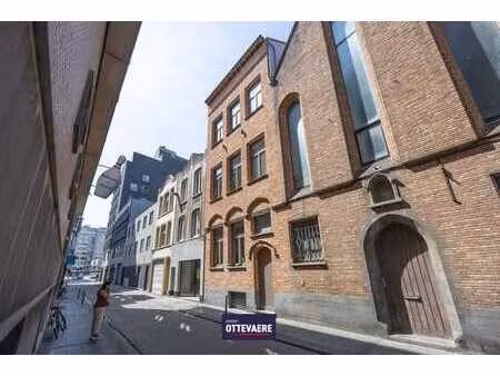 te koop – exclusief gerenoveerd herenhuis in het hart van...