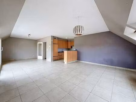 appartement 2 chambres idéalement situé sur une place calme