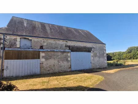 vaste grange à réhabiliter