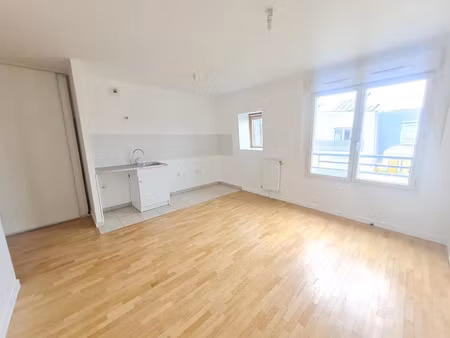 location appartement 3 pièces 57 m² à sartrouville (78500)  1 357 €