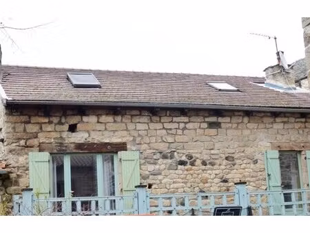jolie maison en pierre de 159 m² à saint-julien chapteuil