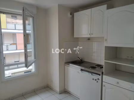 location appartement 1 pièce 28 m² à lyon 7 (69007)