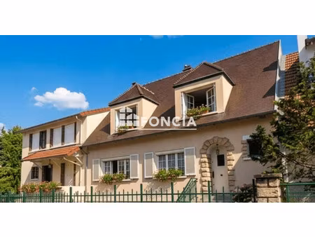 maison de luxe à vendre dans le quartier bois de verrières-coulée verte-parc heller