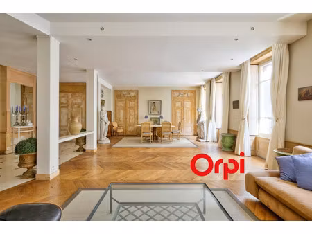 appartement de luxe à vendre dans le quartier cordeliers-célestins-bourse