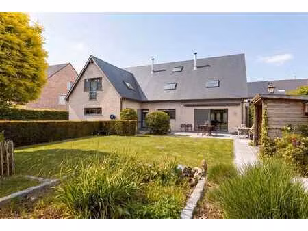 villa prête à l'emploi avec hangar et de nombreuses possibil