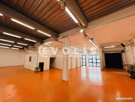 local d'activité 1 111 m²