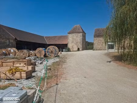 hangar entrepôt 550 m2 sur 1000 m2 terrain pour stockage vehicules camion  materiel materi