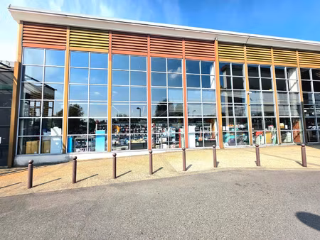 location commerce 2 pièces 836 m² à ferrières-en-brie (77164)