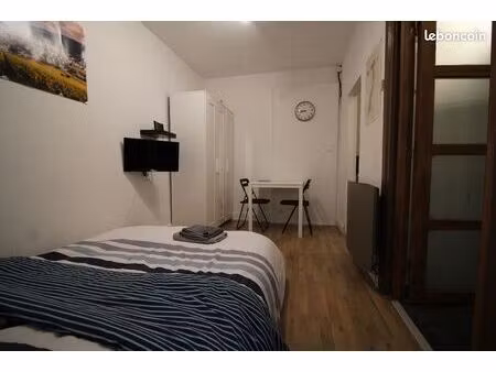 f1 lumineux idéal étudiant avec wifi proche tram grand rex