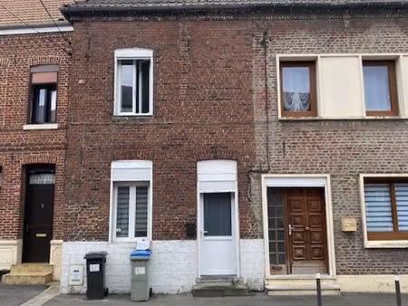 maison 2 chambres ?  proche du centre ville ?  sans extérieur ?